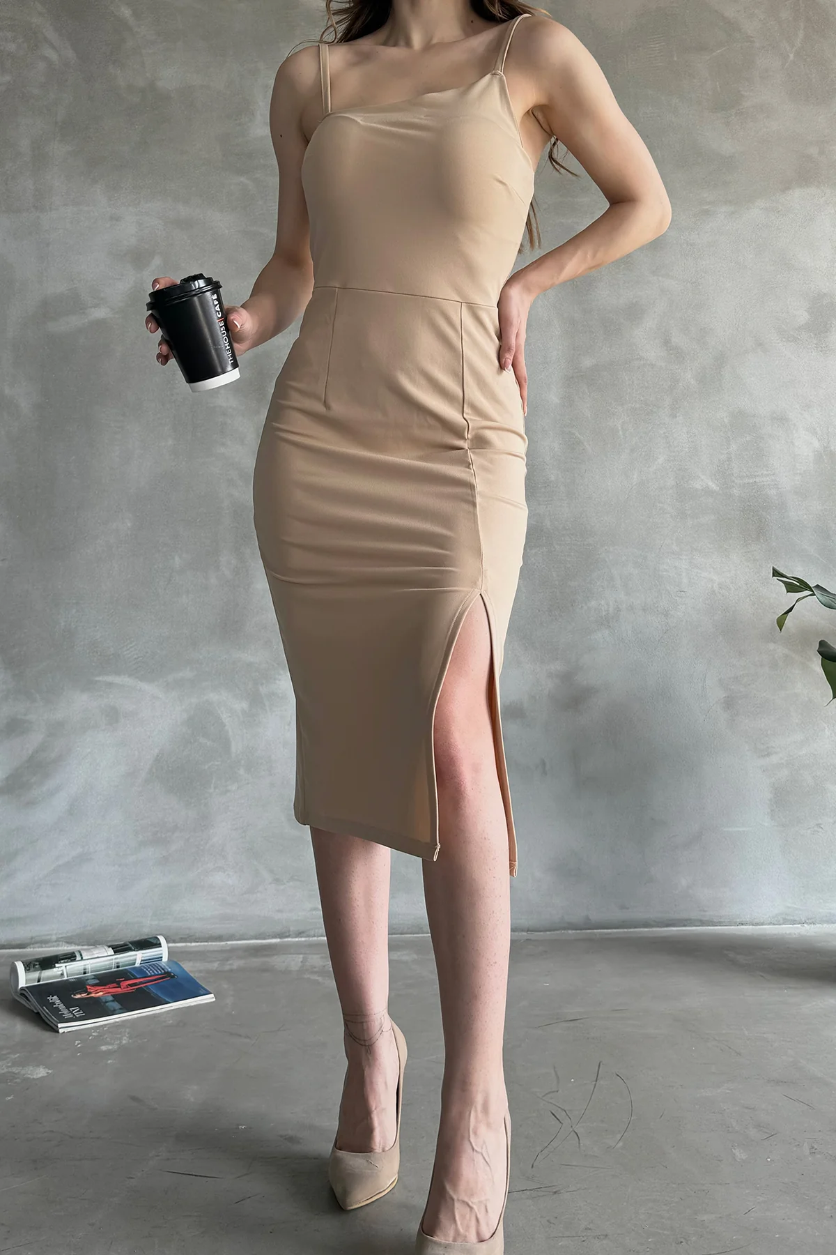 İp Askılı Yırtmaç Detaylı Midi Boy Dalgıç Bej Elbise - Görsel 3