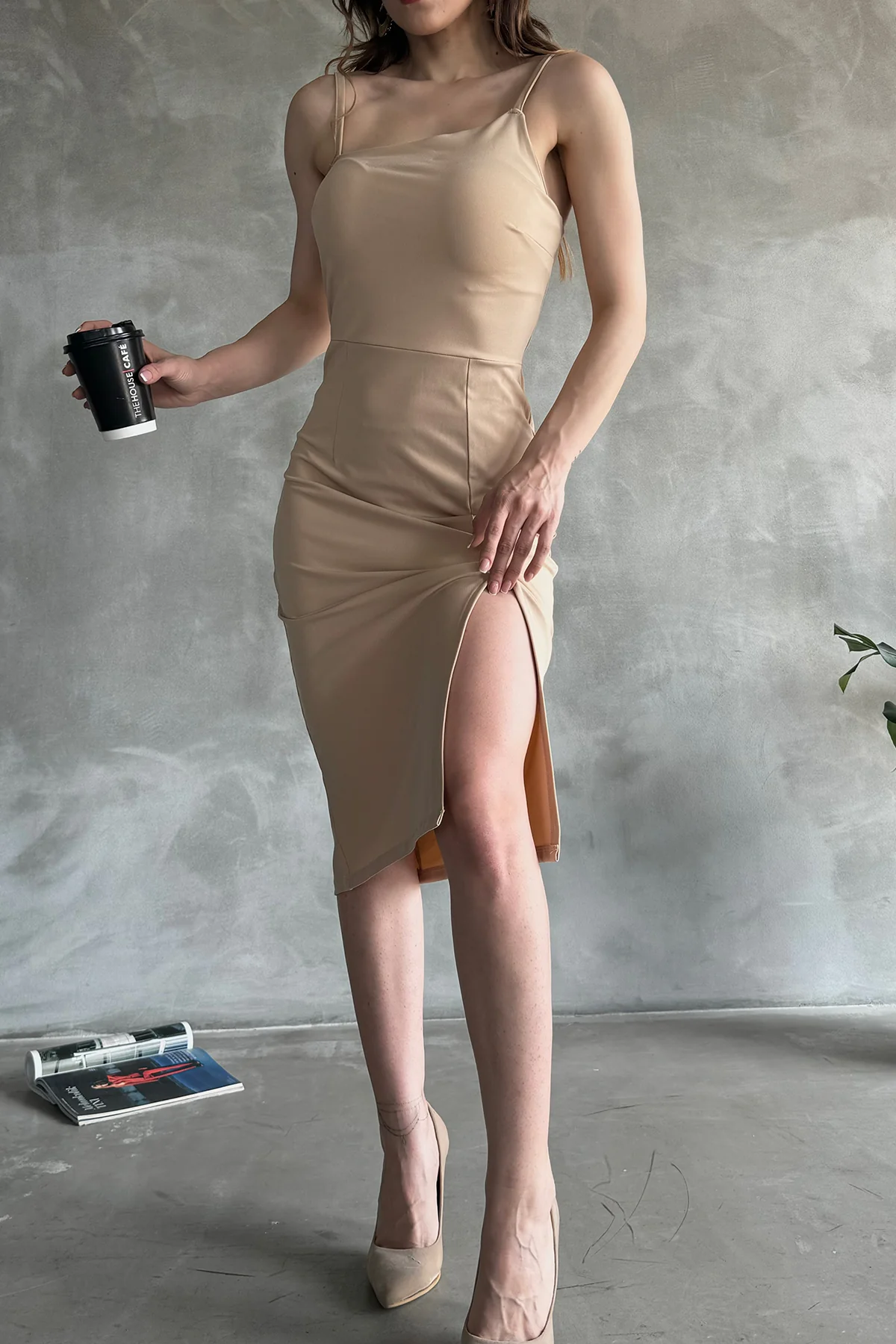 İp Askılı Yırtmaç Detaylı Midi Boy Dalgıç Bej Elbise - Görsel 4