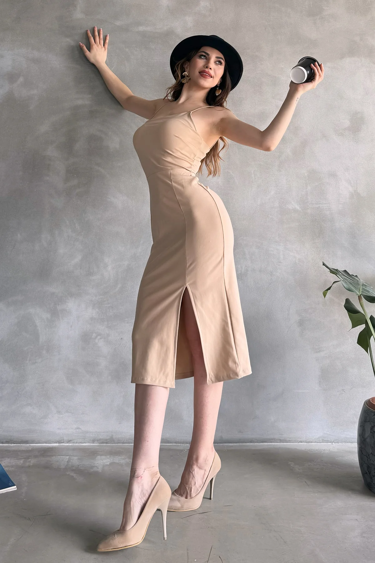 İp Askılı Yırtmaç Detaylı Midi Boy Dalgıç Bej Elbise - Görsel 8