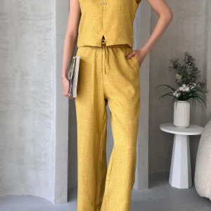 Aerobin Keten Hakim Yaka Aksesuarlı Bluz ve Pantolon Alt Üst Sarı Takım