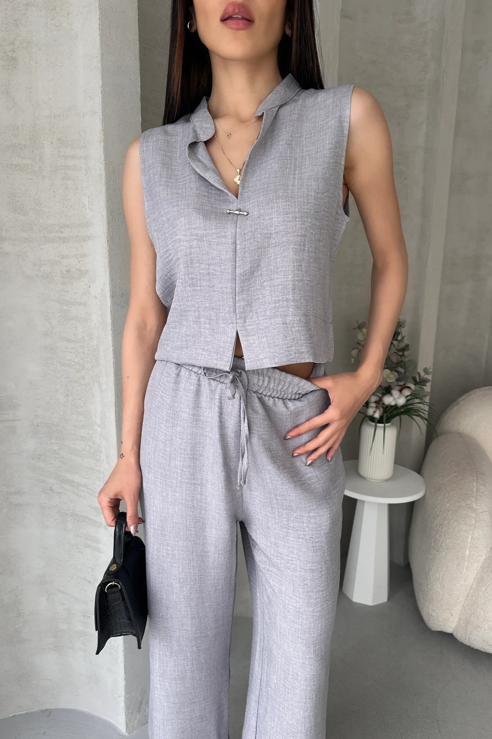 Aerobin Keten Hakim Yaka Aksesuarlı Bluz ve Pantolon Alt Üst Gri Takım