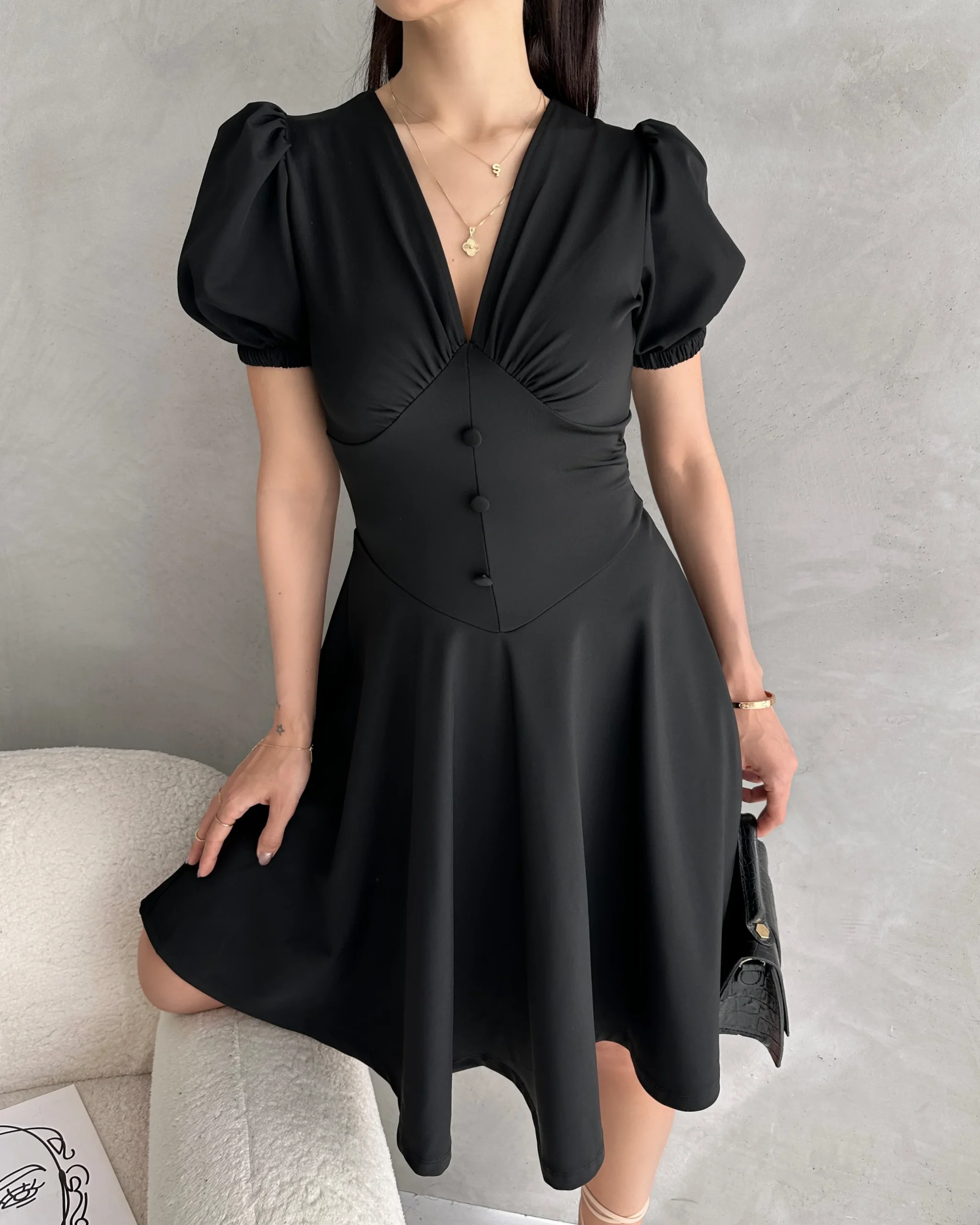 V Yaka Düğme Detaylı Karpuz Kol Crep Siyah Elbise - Görsel 5