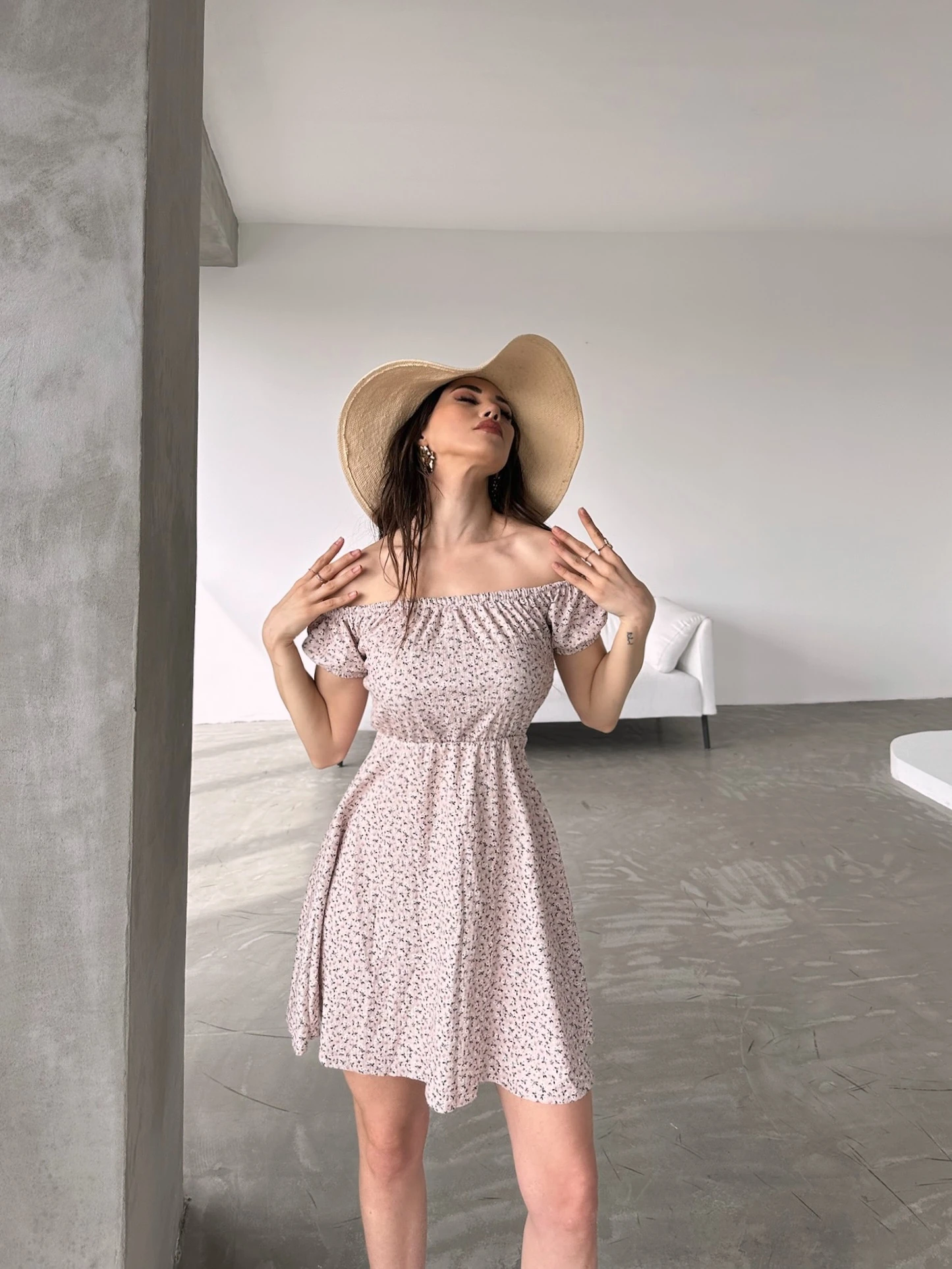 Madonna Yaka Çiçek Desenli Pudra Elbise